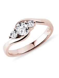 Klassischer Ring mit drei Diamanten aus Roségold KLENOTA K0001104