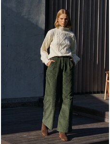 Luciee Corduroy Pleat Pant In Hunter Green