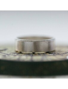 Personalisiertekette.De Mens verzierter Wedding Ring in 18 karätigem Gold