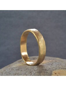 Personalisiertekette.De 18 karätigem Gold Handmade Hammered Wedding Ring