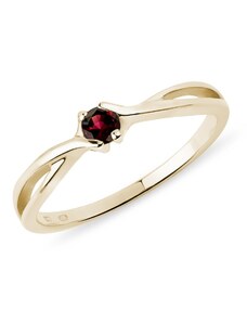 Goldener Ring mit Granat KLENOTA K0066143
