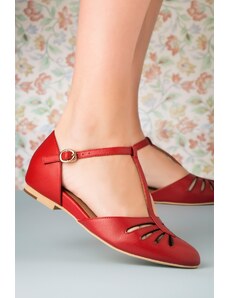 Charlie Stone Singapur T-Strap Flats in Rot
