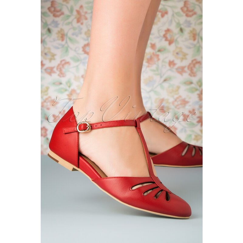 Charlie Stone Singapur T-Strap Flats in Rot