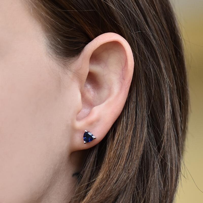 Eppi Süße silberne Ohrringe mit blauen Saphiren Gilen