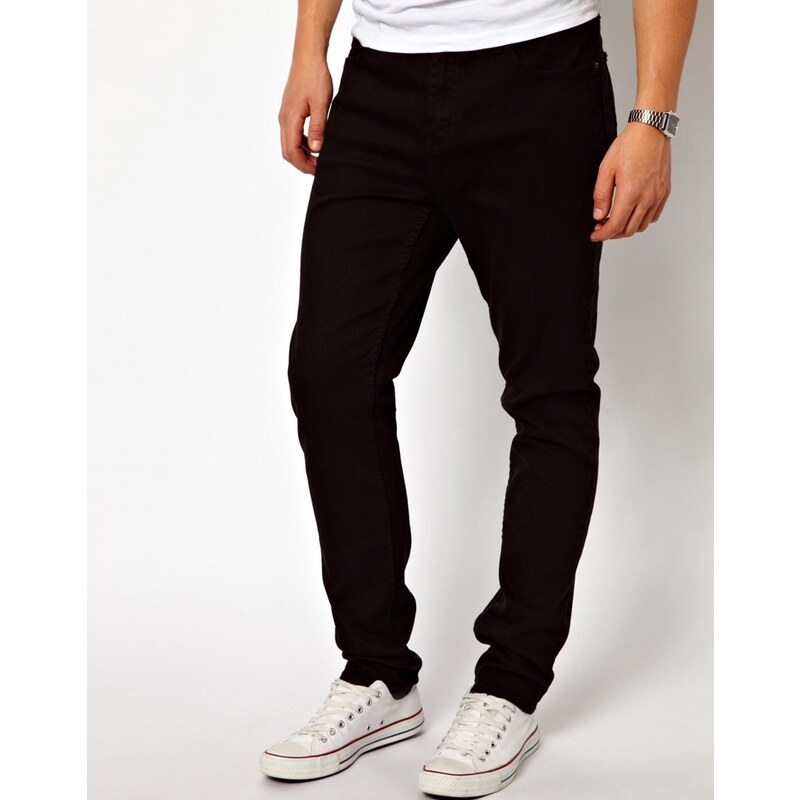 Cheap Monday - Karottenförmige, tiefsitzende Jeans in neuem Schwarz - Schwarz