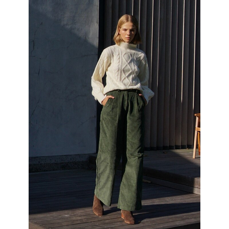 Luciee Corduroy Pleat Pant In Hunter Green