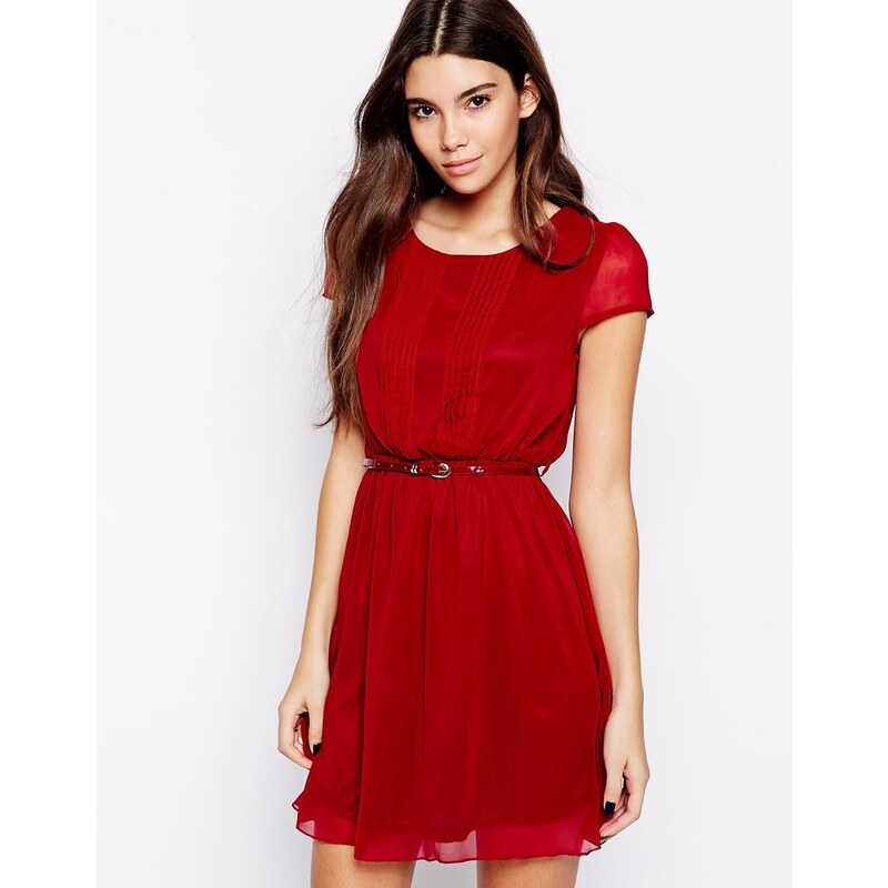Pussycat London - Kleid mit Gürtel und Faltendesign vorne - Rot