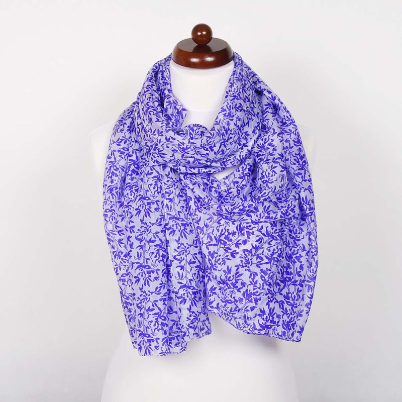 Pranita Seidenschal mit Aufdruck groß lila-blau mit Weiß