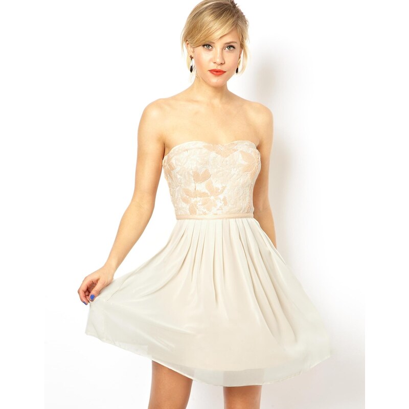 ASOS - Skater-Kleid im Bandeau-Stil mit Blumenmuster - Apricot 19,99 €