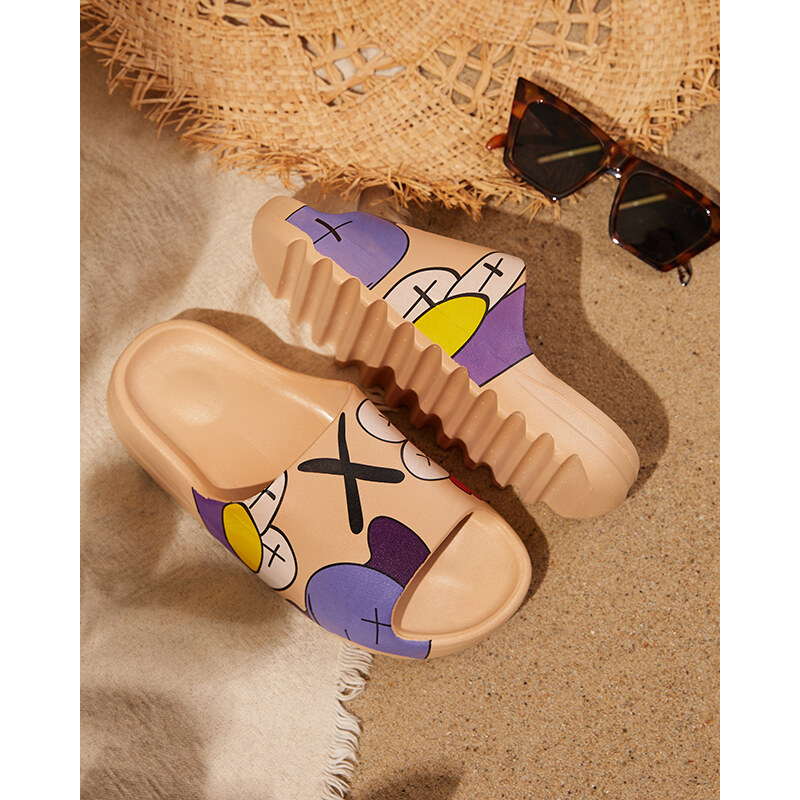 marka niezdefiniowana Damen-Slipper aus beigefarbenem Gummi mit Pfizz-Aufdruck - Schuhe - beige