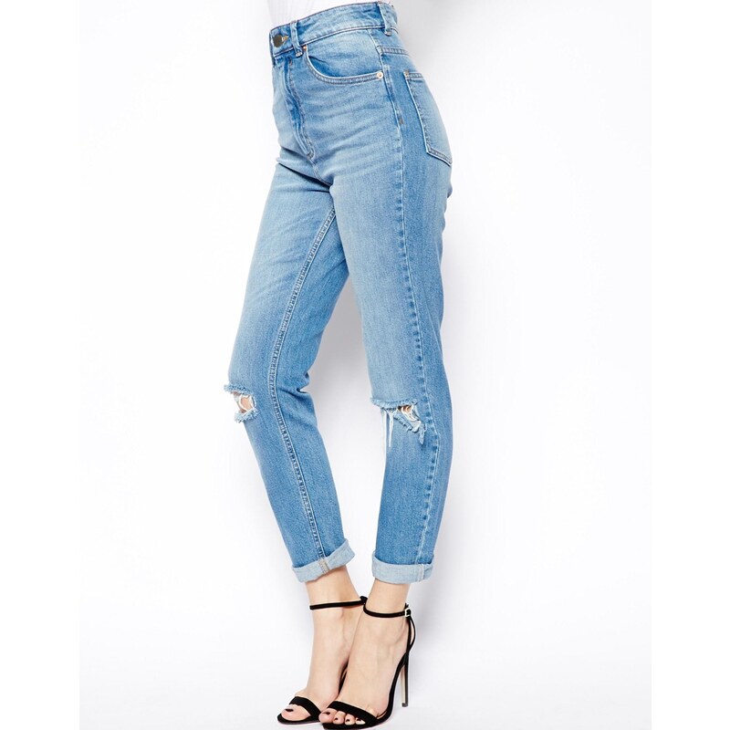 ASOS – Farleigh – Schmal geschnittene Mom-Jeans mit hoher Taille und zerrissenen Knien in Mittelblau