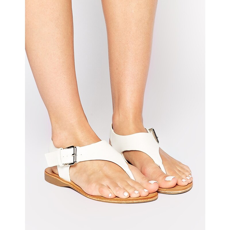 Daisy Street - Weiße, flache Sandalen mit Zehensteg - Weiß