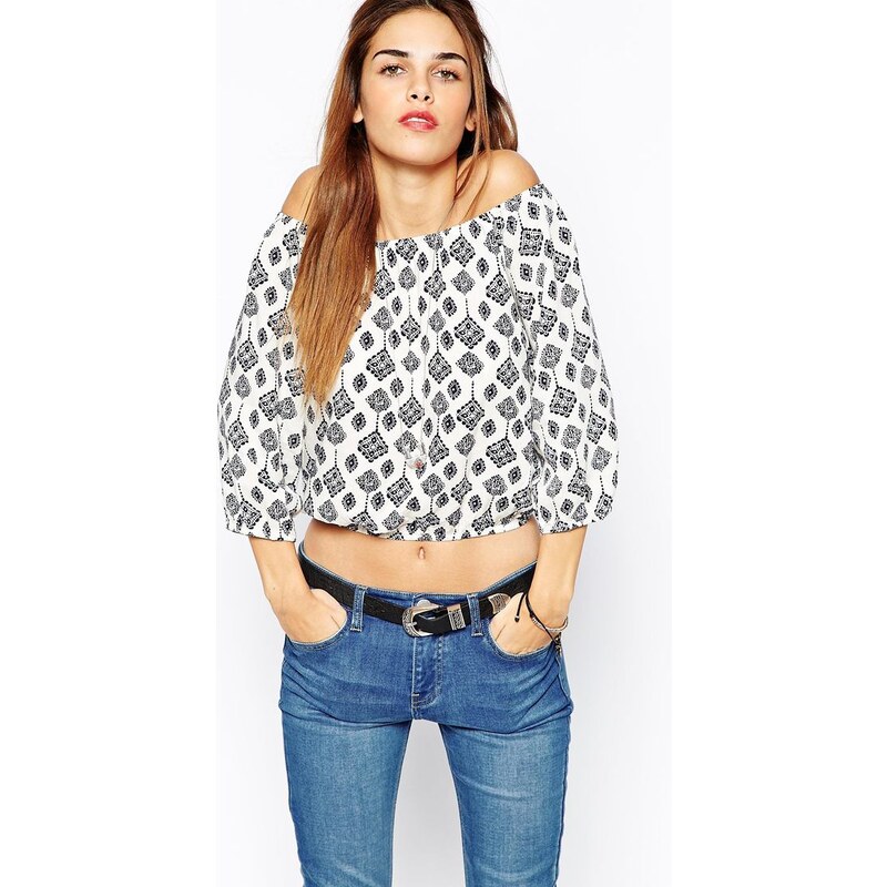 Glamorous - Schulterfreie Bluse mit Kachelprint - Mehrfarbig