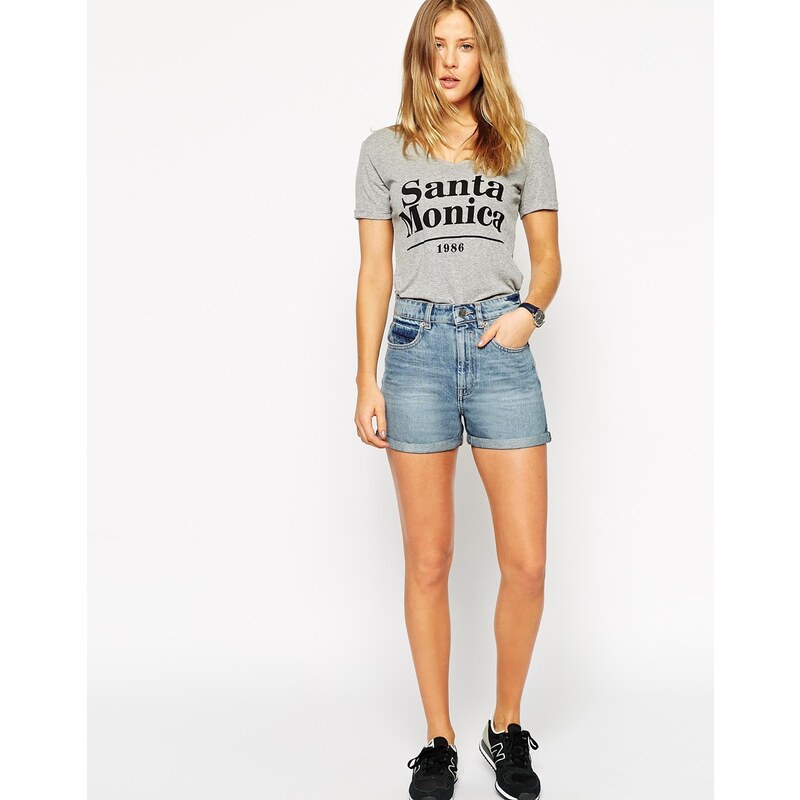 ASOS - Jeans-Mom Shorts in mittlerer Penny-Waschung - Blau