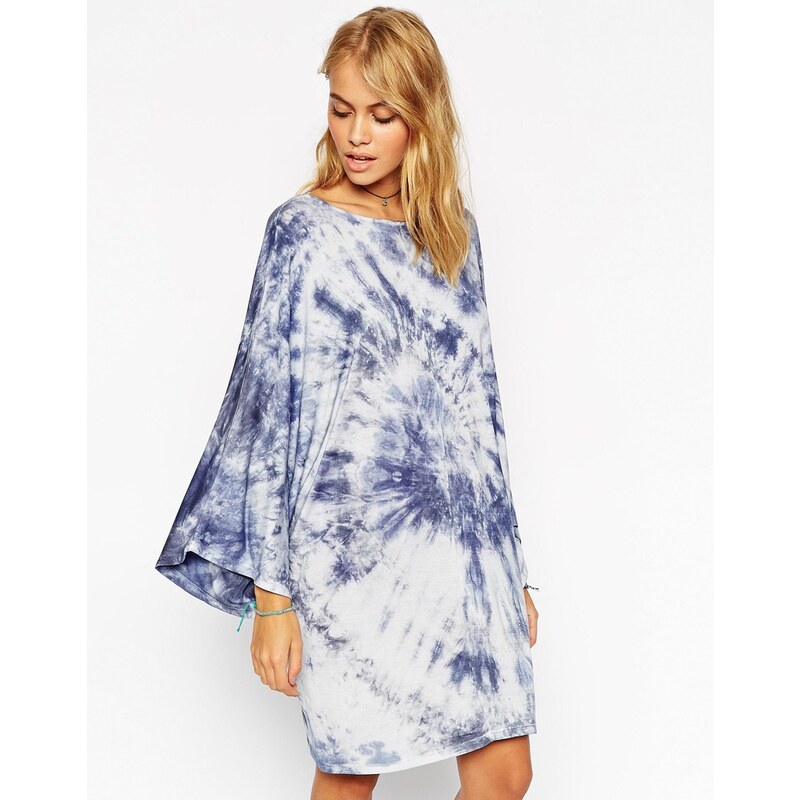 ASOS - Kleid mit Kimonoärmeln und Farbverlauf - Blau