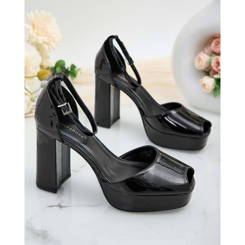 Ideal Shoes Royalfashion Damen Lefeyoa lackierte Pfostensandalen - schwarz