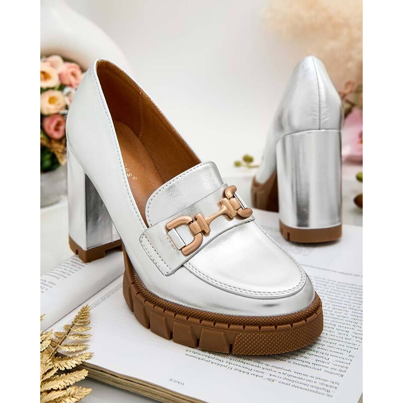 Ideal Shoes Royalfashion Damen Mokassins auf einem Pfosten Felsesa - silber