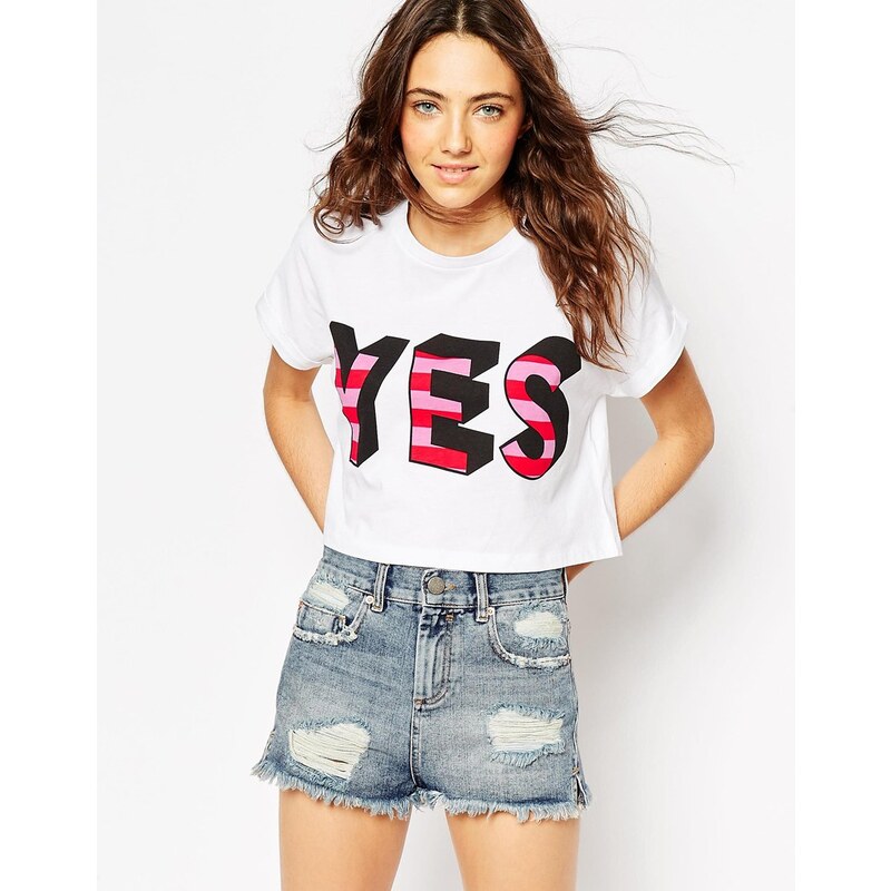 ASOS - Kurzes T-Shirt mit Yes Print - Weiß