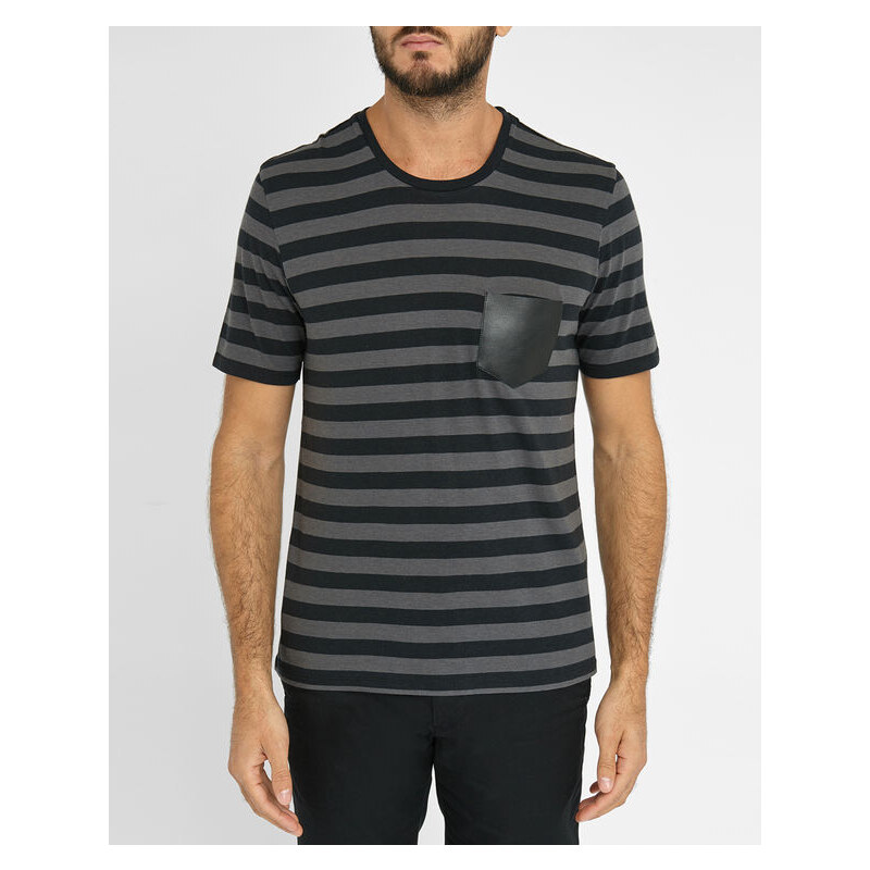 THE KOOPLES Schwarz-grau gestreiftes T-Shirt mit Rundhalsausschnitt mit Ledertasche