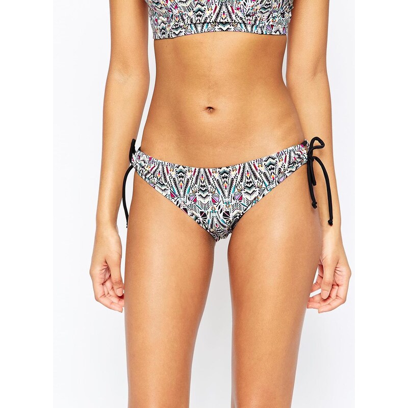 Pour Moi - Bikinihose mit seitlichem Bindeband und geometrischem Muster - Mehrfarbig