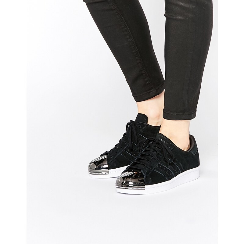 adidas Originals - Superstar 80s - Sneakers mit schwarzer Zehenkappe aus Metall - Schwarz