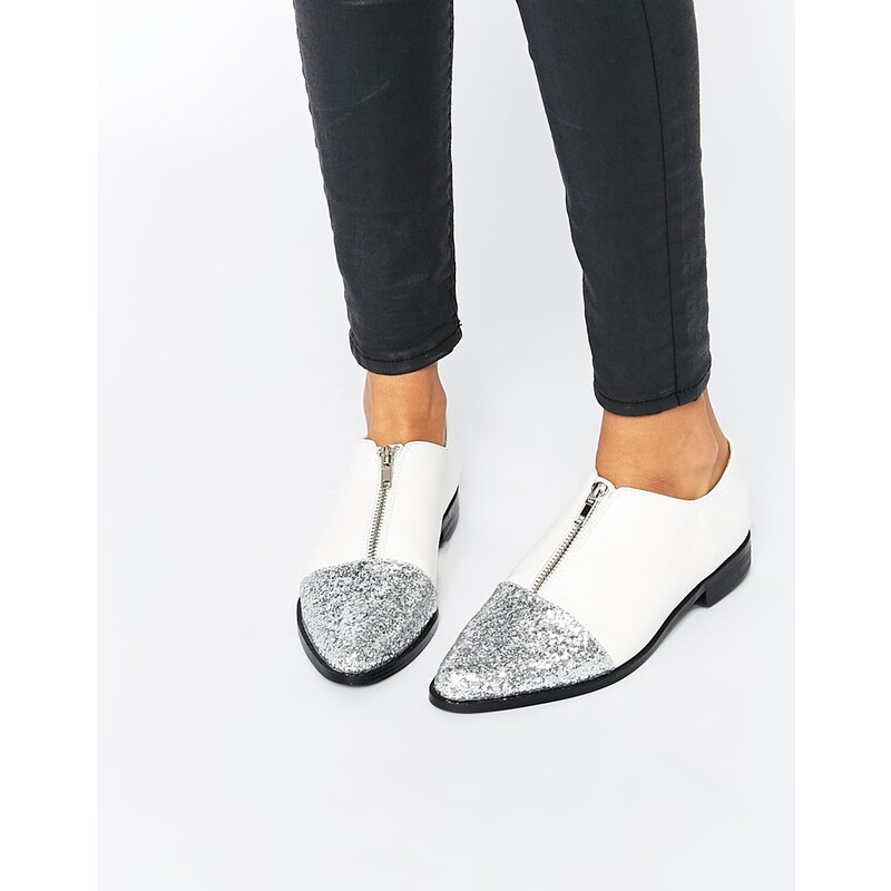 ASOS - MAYOR - Spitz zulaufende, flache Schuhe mit Glitzer - Weiß