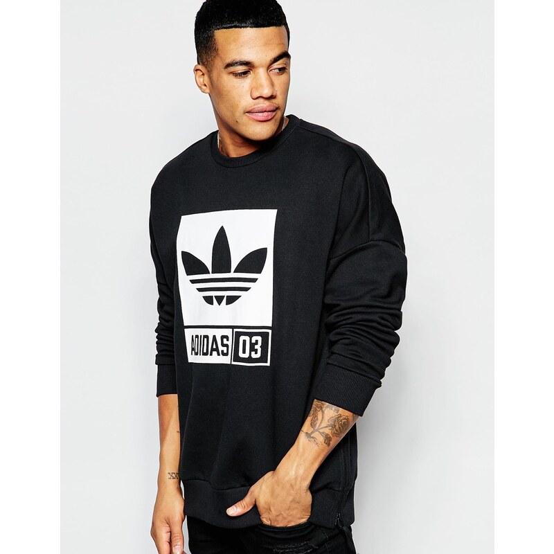 adidas Originals - Sweatshirt mit Street-Grafik AJ7709 - Schwarz