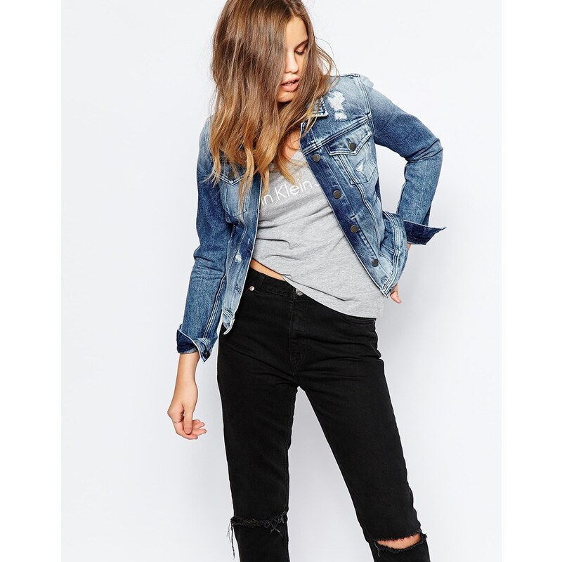 Calvin Klein Jeans - Gebleichte Jeansjacke mit enger Passform - Blau
