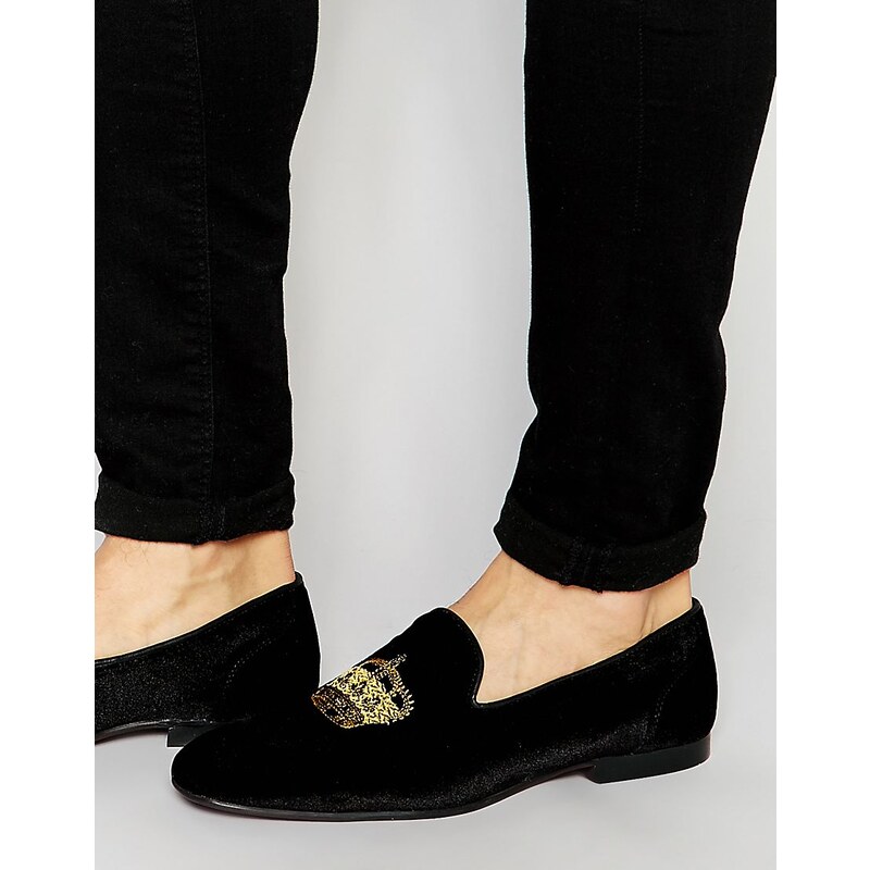 ASOS - Loafer aus schwarzem Samt mit Kronenstickerei - Schwarz
