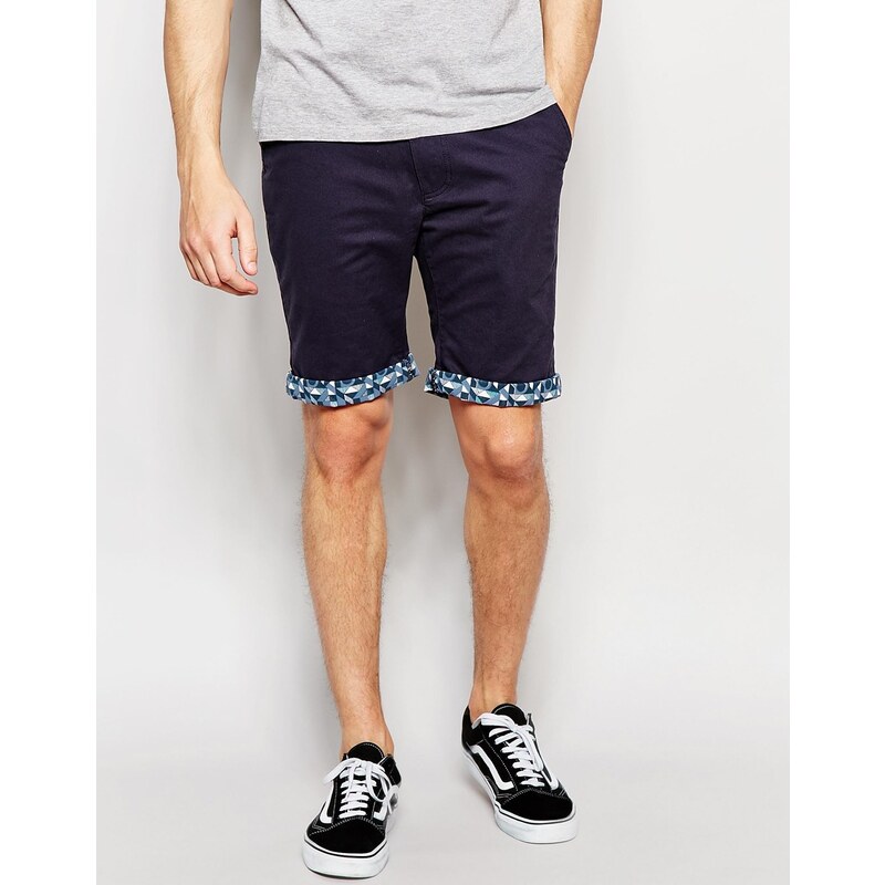 Bellfield - Chino-Shorts mit Umschlag in kontrastierendem Geo-Muster - Blau