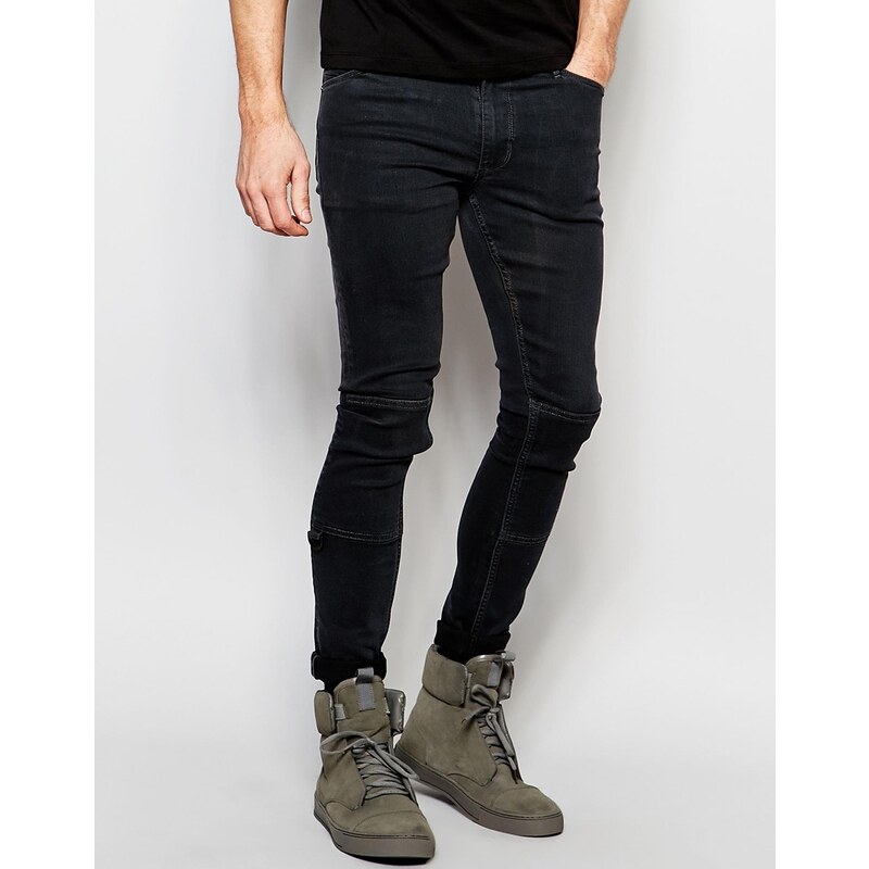 Dark Future - Super hautenge Jeans mit Knieflicken und D-Ring - Schwarz