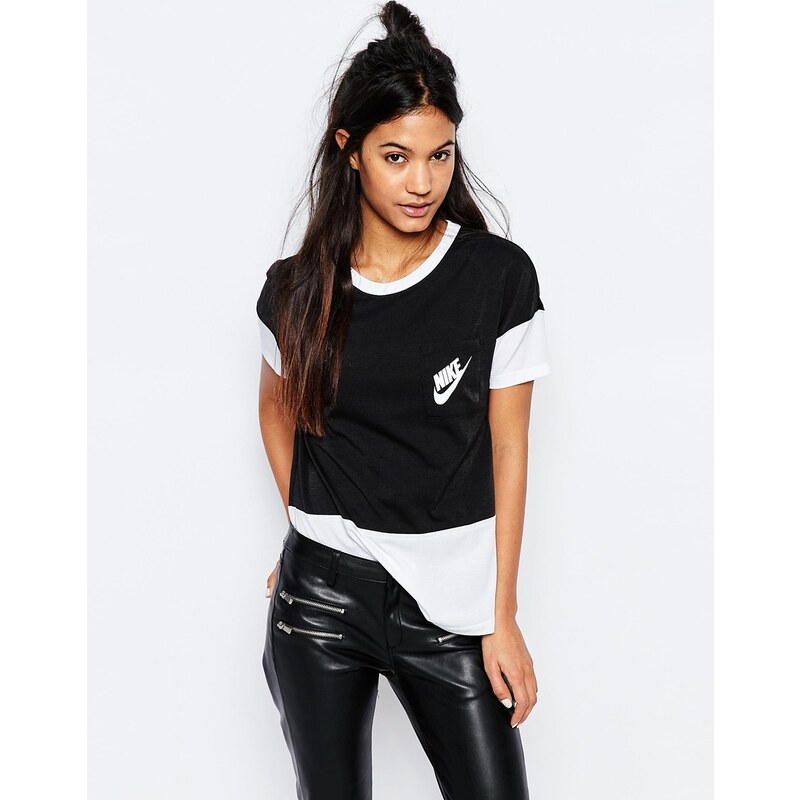 Nike - Oversized-Signal-T-Shirt in Blockfarben mit kleinem Logo - Schwarz