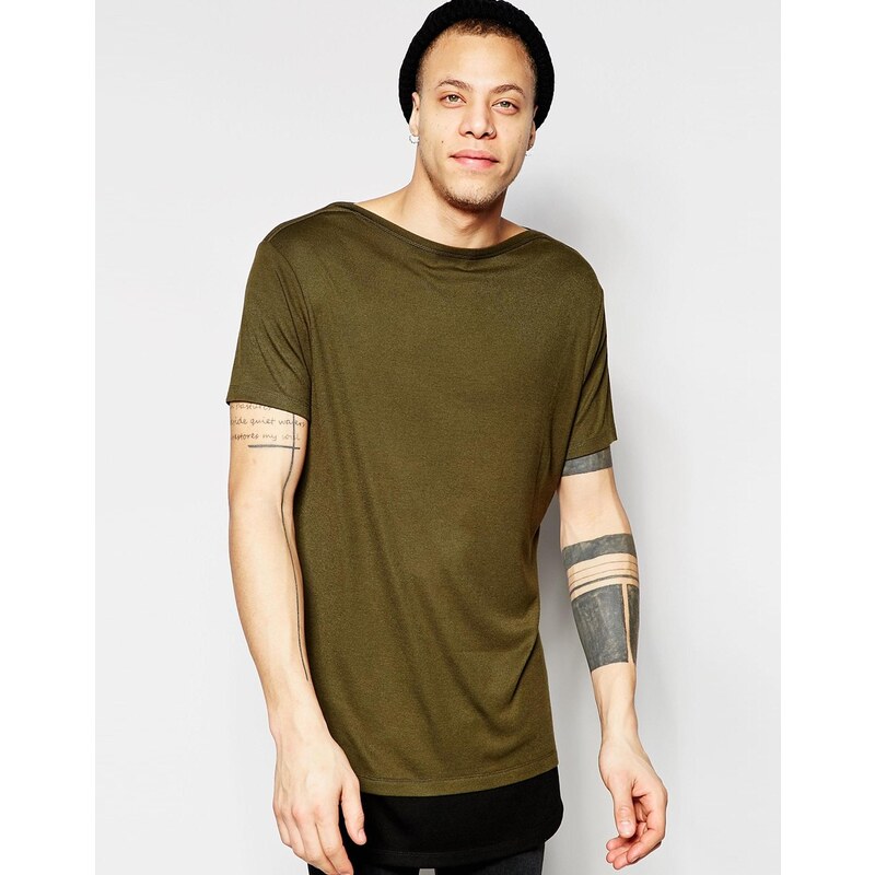 ASOS - Sehr langes T-Shirt mit U-Boot-Ausschnitt und Kontrastsaum - Grün