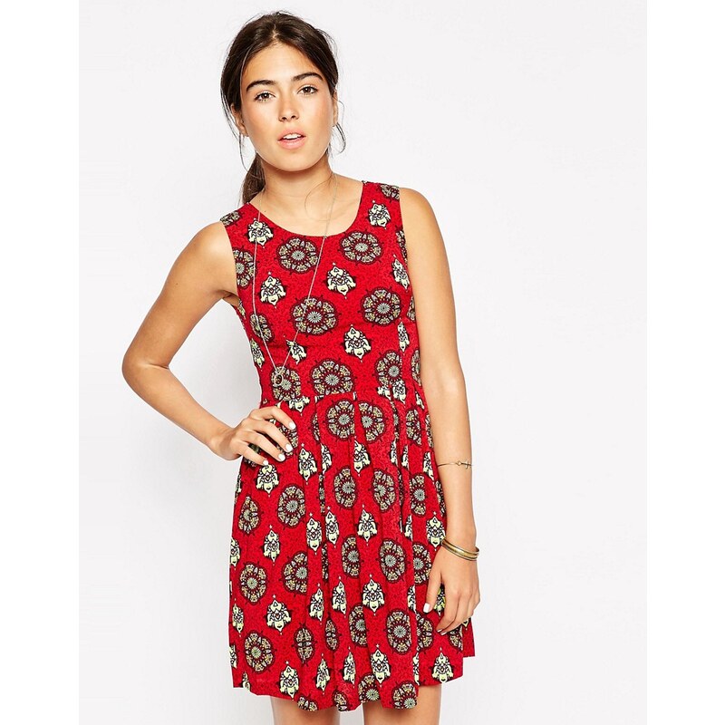 Iska - Kleid mit Kaleidoskop-Blumenprint - Rot