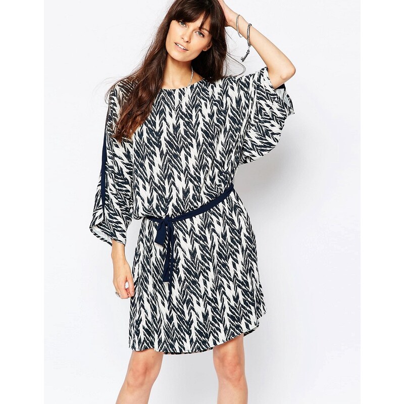 Just Female - Kleid mit Kimonoärmeln und Ikat-Print - Mehrfarbig