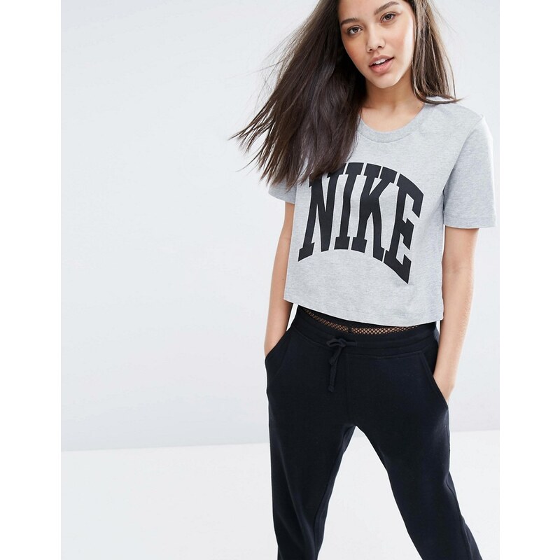 Nike - Kurz geschnittenes T-Shirt mit Textlogo