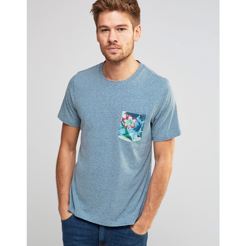 Jack & Jones - T-Shirt mit kontrastierender, geblümter Tasche - Blau