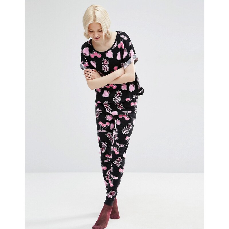 ASOS - Pyjama-Set mit T-Shirt und Leggings mit Früchte-Print - Mehrfarbig
