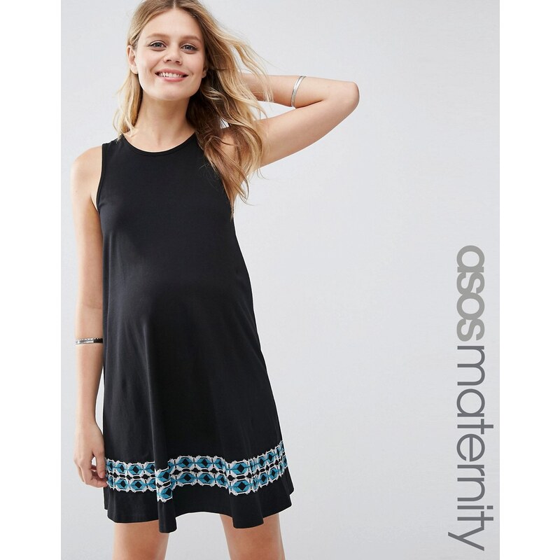 ASOS Maternity - Ausgestelltes Kleid mit bestickter Bordüre - Schwarz