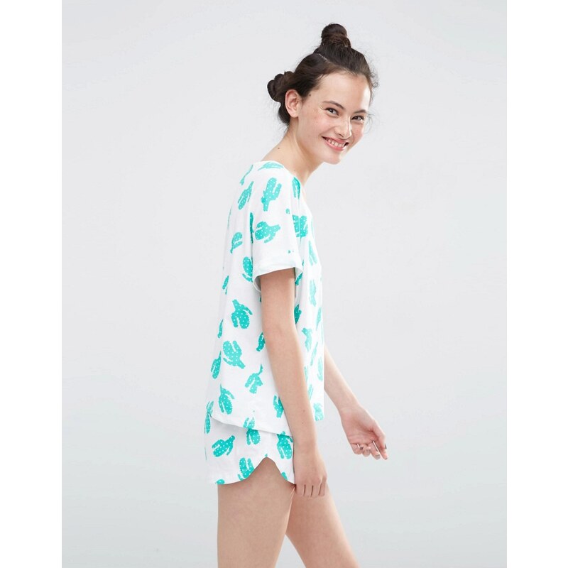 ASOS - Pyjama-Set mit T-Shirt und Shorts mit durchgehendem Kaktusprint - Mehrfarbig