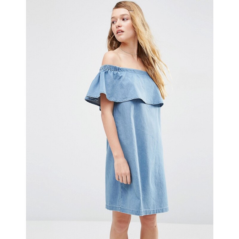 ASOS - Schulterfreies Bardot-Jeanskleid mit Rüschen - Blau
