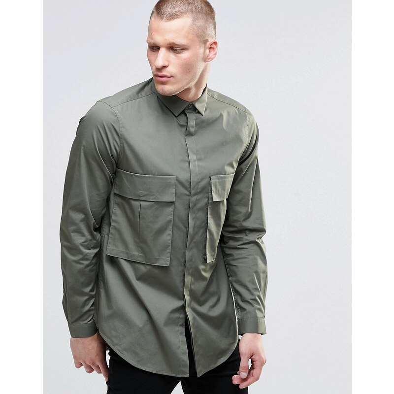 ASOS - Langärmliges Oversize-Hemd mit tief angesetzten Taschen in Khaki - Grün