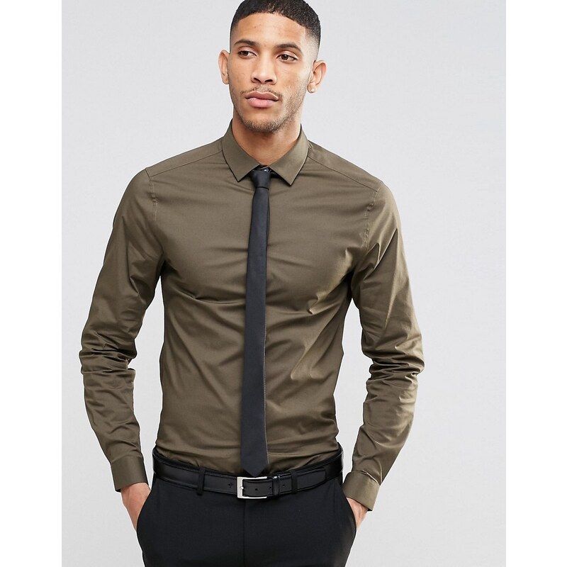ASOS - Schmal geschnittenes, langärmliges Hemd in Khaki im Set mit schwarzer Krawatte, 15% SPAREN - Grün