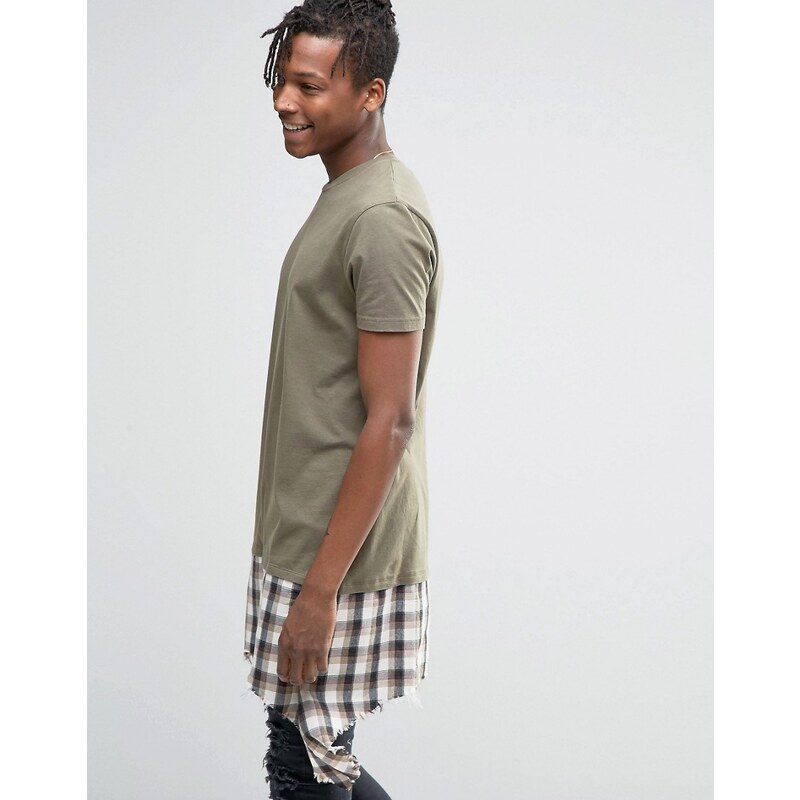 ASOS - Shredded - Sehr langes T-Shirt in Khaki mit kariertem Saum und Schlangenprint hinten - Grün