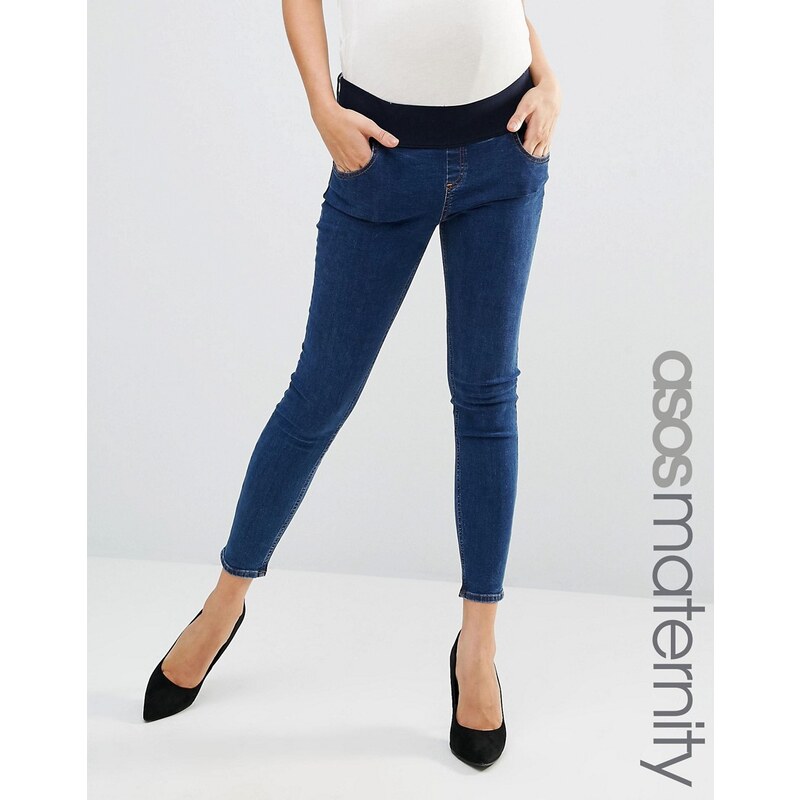 ASOS Maternity - Ridley - Enge Jeans in blauer Kelsey Flat Waschung - Blau
