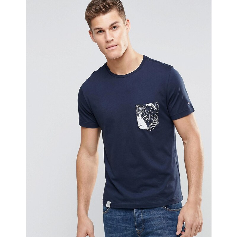 Tommy Hilfiger - T-Shirt mit geblümter Tasche in Marineblau, reguläre Passform - Marineblau