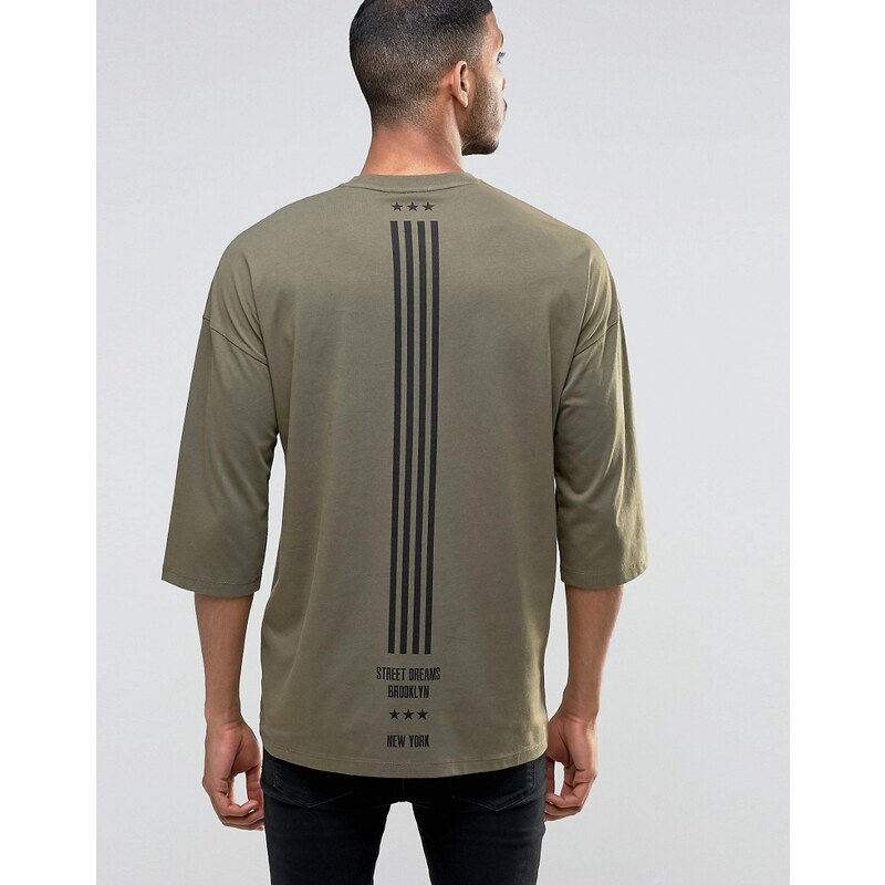 ASOS - Oversize-T-Shirt mit 3/4-Ärmeln und Flaggen-Print hinten - Grün