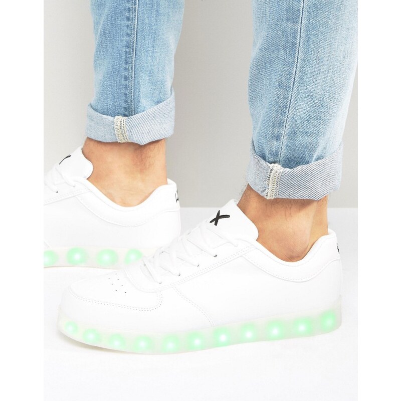 Wize & Ope - Niedrige Sneaker mit LED - Weiß