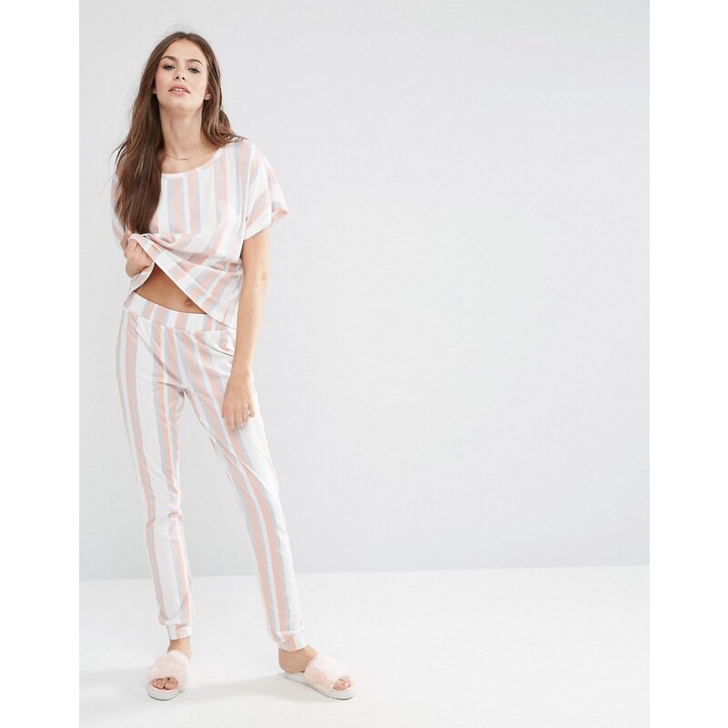 ASOS - Pyjama-Set mit T-Shirt und Jogginghose mit Ton-in-Ton-Streifen - Mehrfarbig