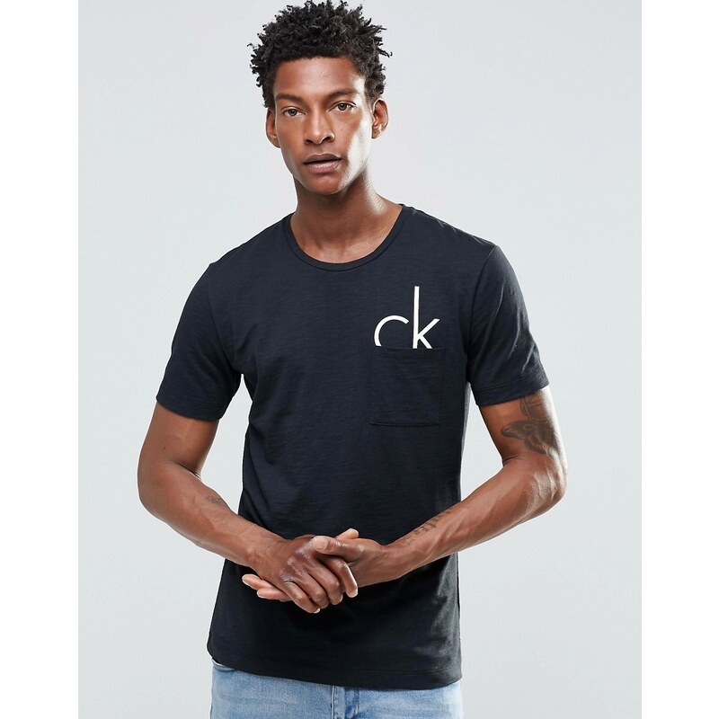 Calvin Klein - T-Shirt mit Tasche und Logo - Schwarz